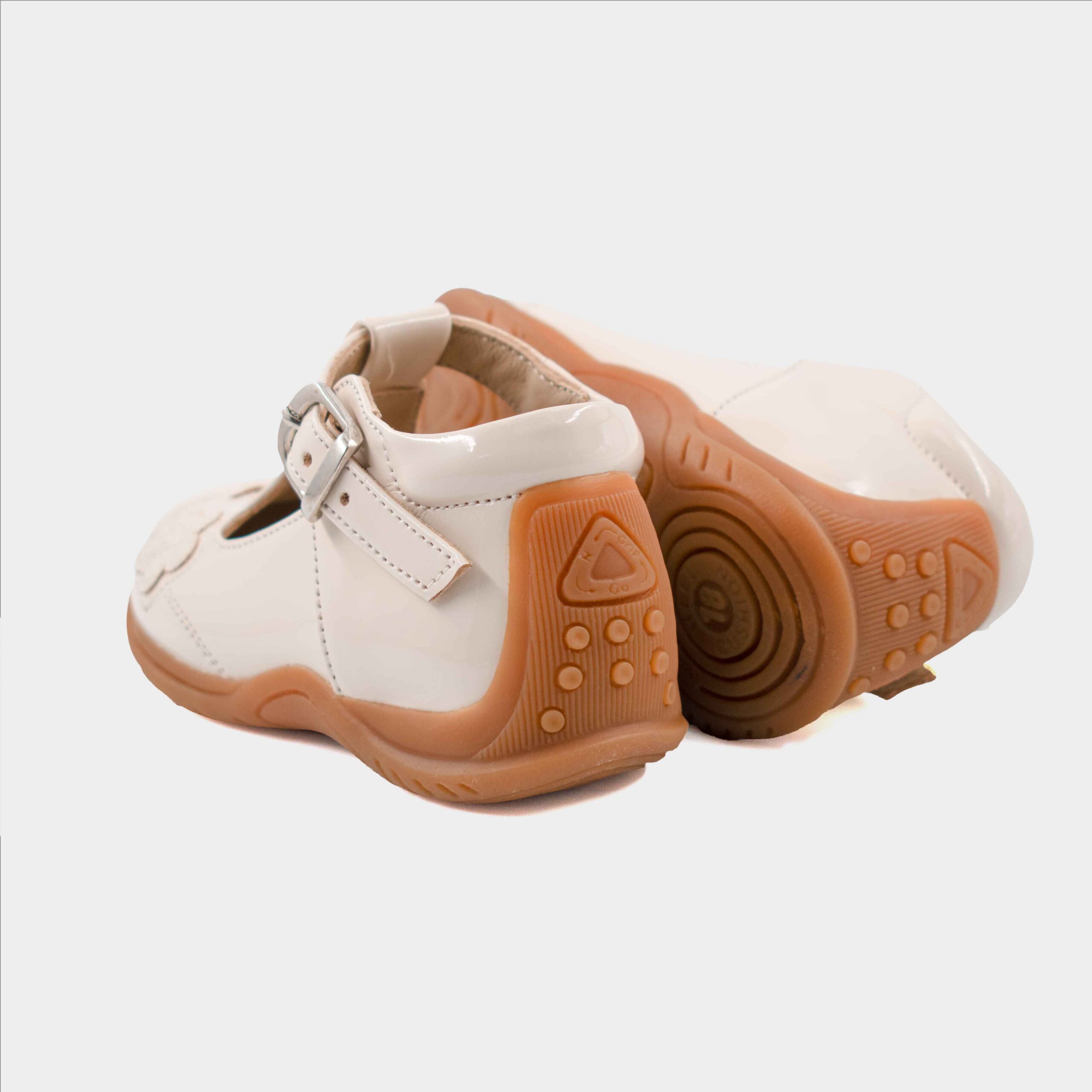 Zapato Pibe Beige Charol 2422 - Image 2