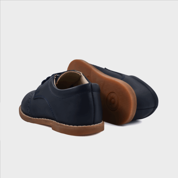zapato de cuero azul para niño